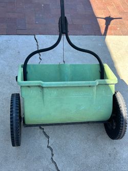 Push Broadcast Lawn Spreader