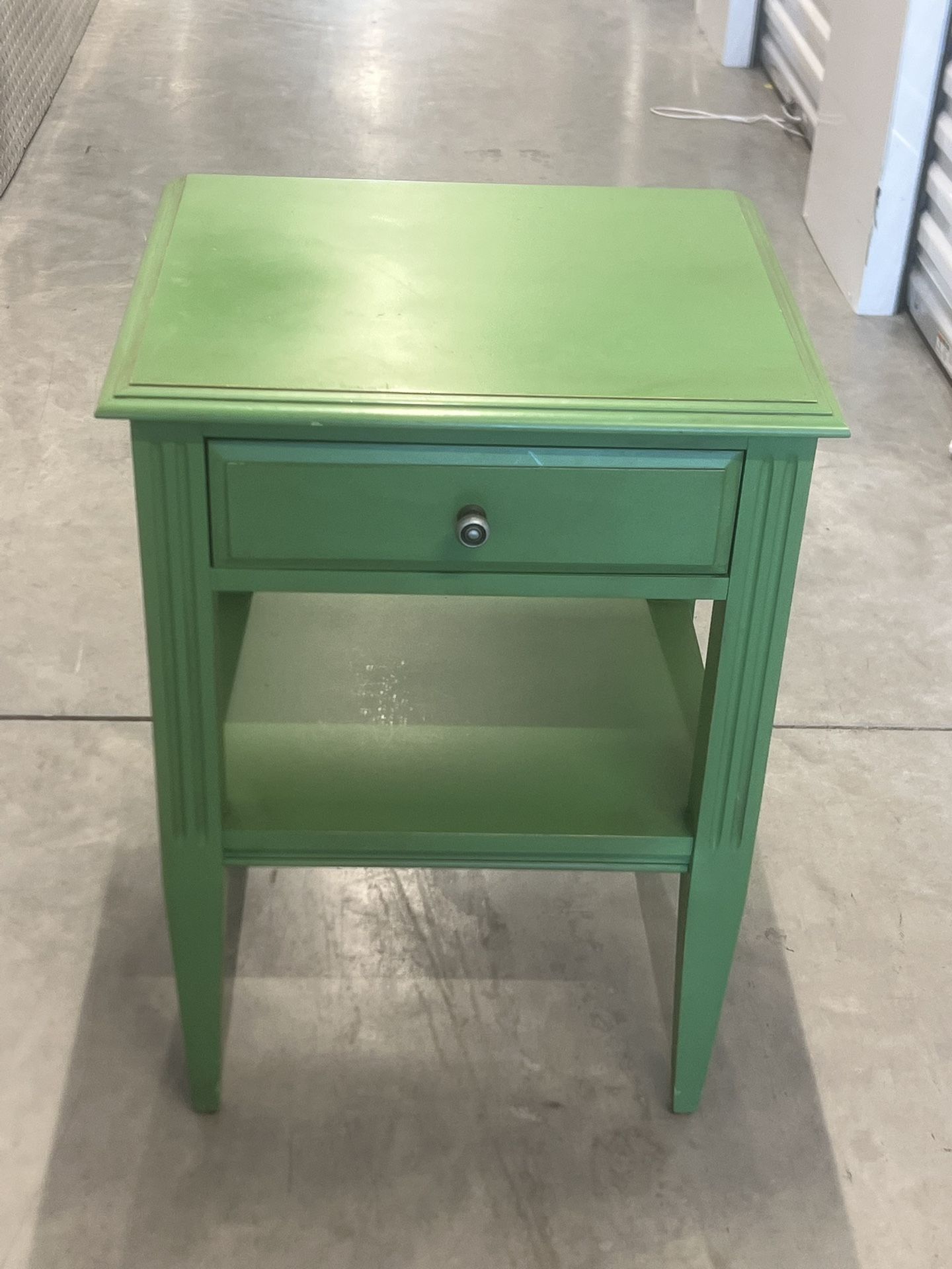 Ethan Allen Wood Nightstand with 1 Drawers Hand Painted Green Gorgeous. The paint job was well done. Used in good condition with some cosmetic blemish