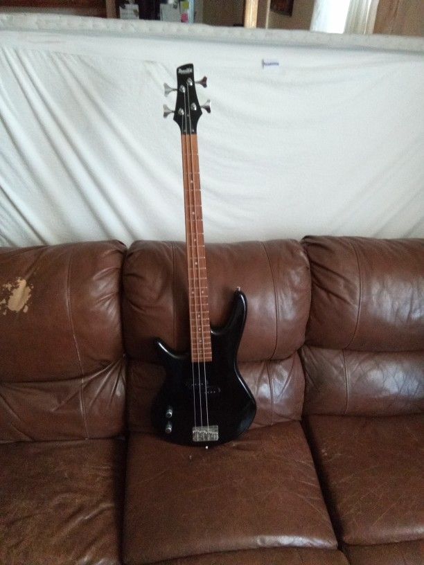 Ibanez Gio Bass