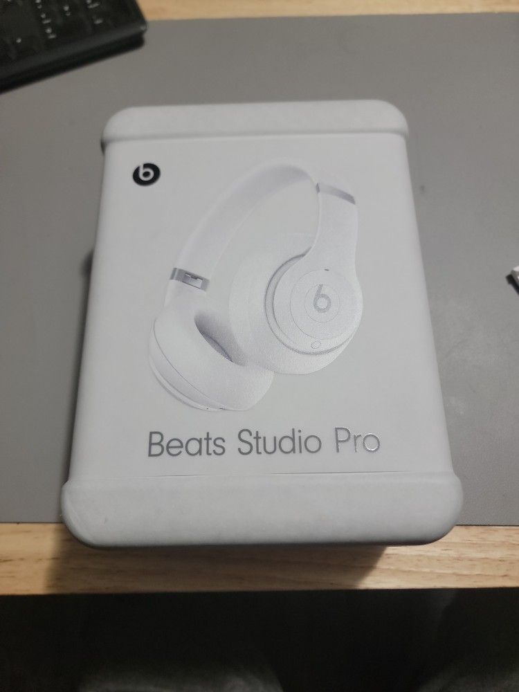 Beats Studio Pro Matte white BRAND NEW