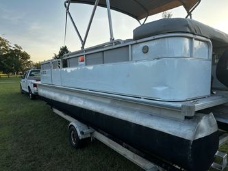 2003 Bently Pontoon 24' with 4' deck up front