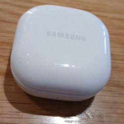Samsung Buds Bluetooth Earbuds 1 Month Old. Read All Ad. Non Negotiable Price 