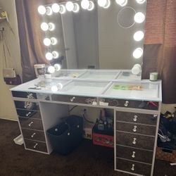 Impressions 13 Drawer With Speakers Vanity