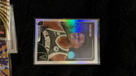 Giannis Antetokounmpo NBA Hoops Holo Trading Card
