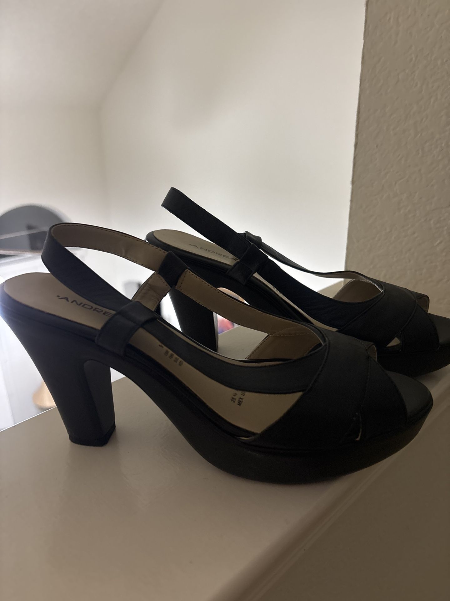Andrea Black Leather Shoes Size 81/2