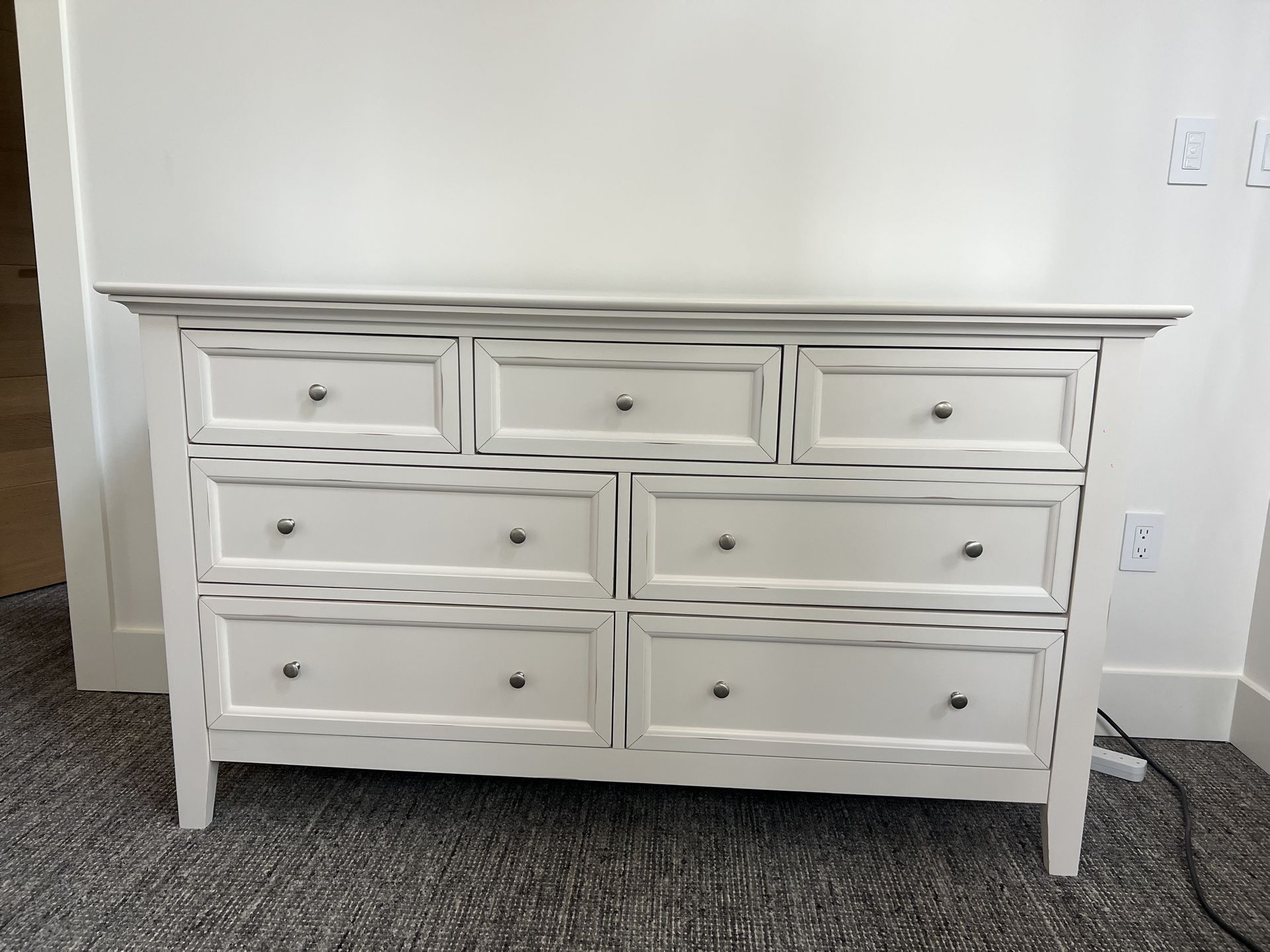 Dresser With Mirror