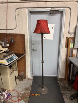 Vintage Style Bronze Floor Lamp w/Orante Details & Base