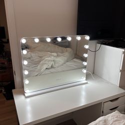 Hollywood Vanity Mirror with Lights + Table