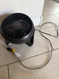 Small table fan