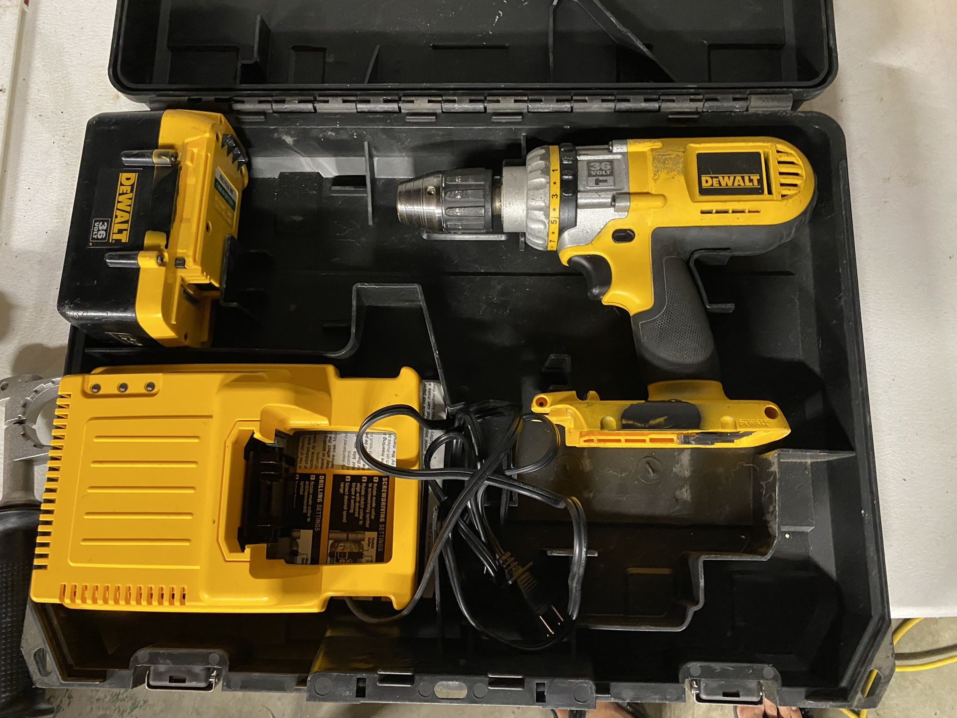 DeWalt 36 Volt DC 900 hammer Drill
