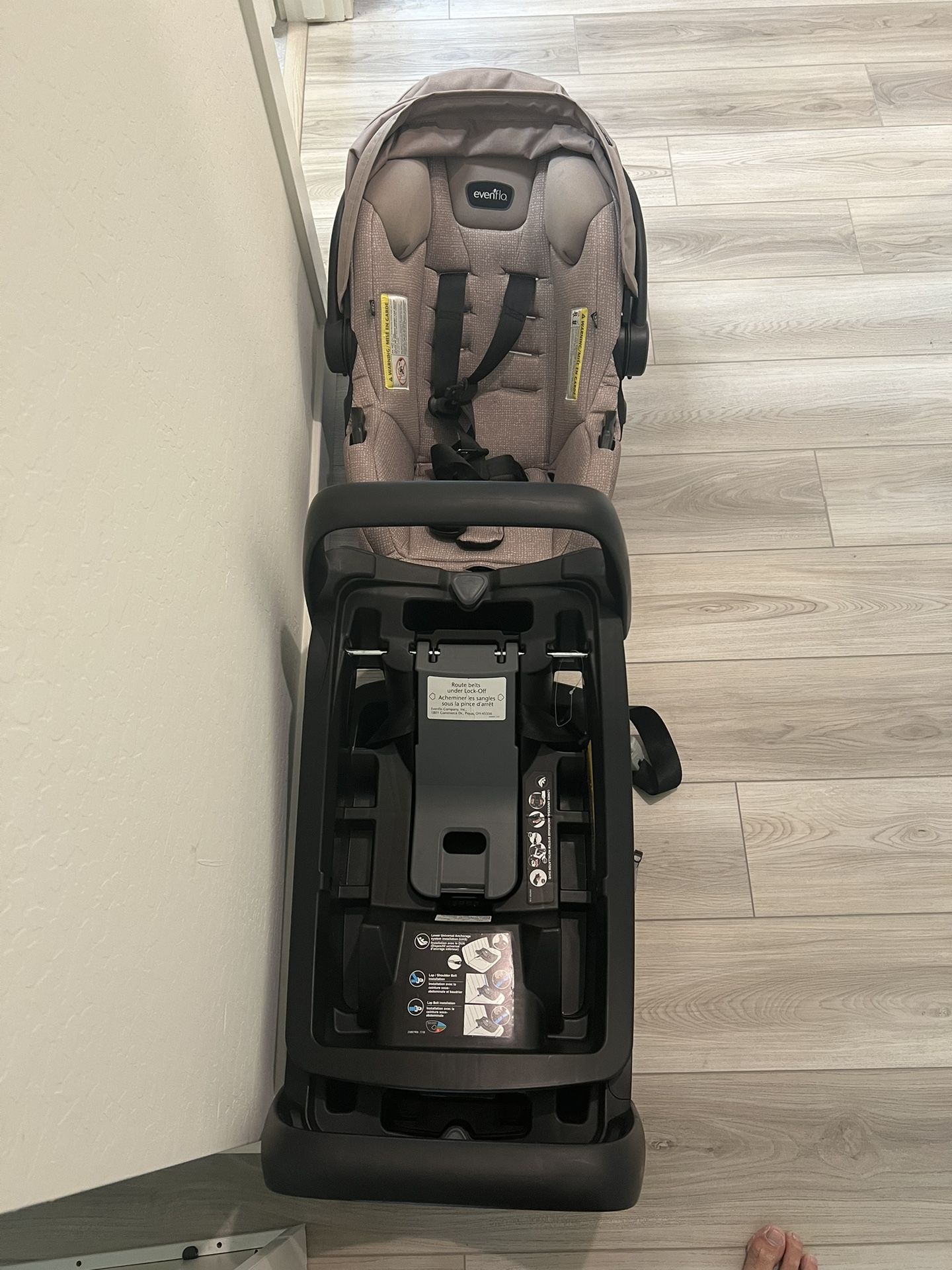 Evenflo Car Seat With 2 Bases