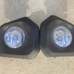 2016-2023  Tacoma set of Fog lights and  Bezels, both right and left OEM