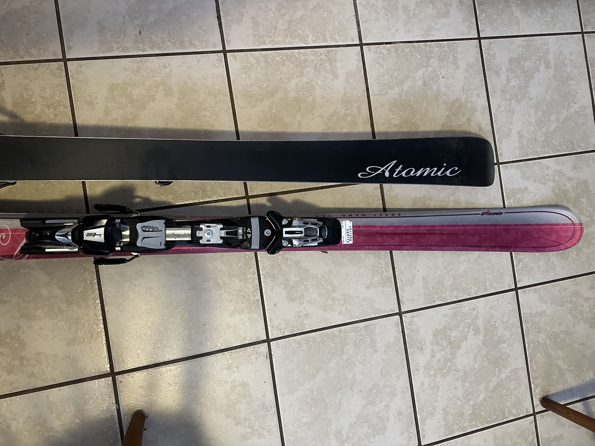 Women’s Skiis 159cm