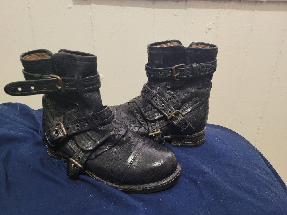 UGG COLLECTION ELISABETA WEAVE MOTO BUCKLE BOOTS SIZE 6.5