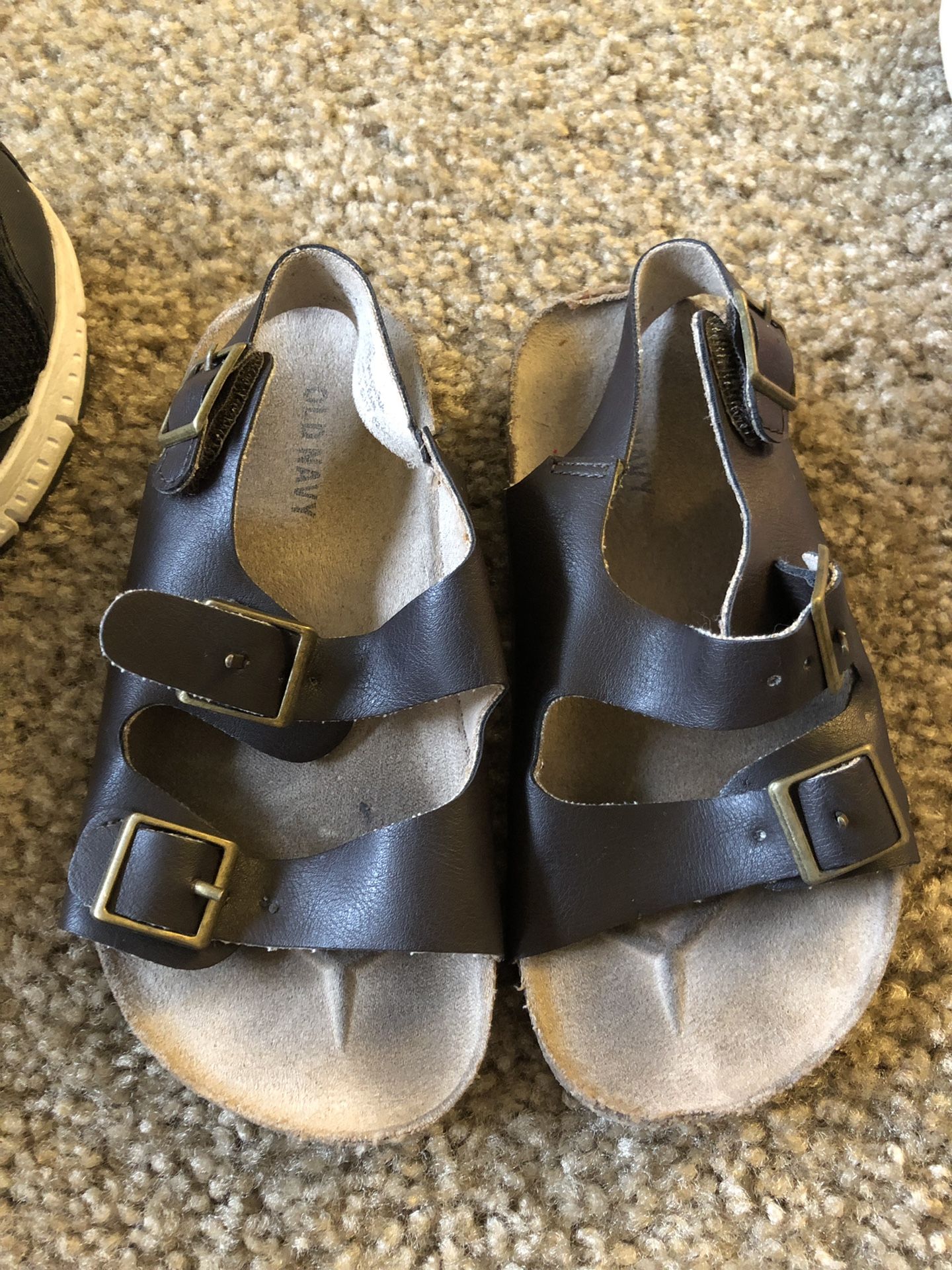 Toddler size 9 sandals