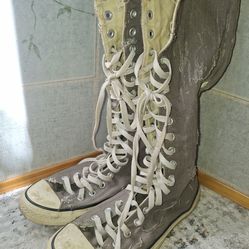 Converse Chuck Taylor- distress knee-high