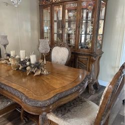 Hard Wood Dinning Table & Matching Glass Hutch 