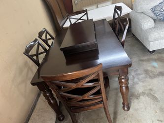 Dinnig table 6 chairs