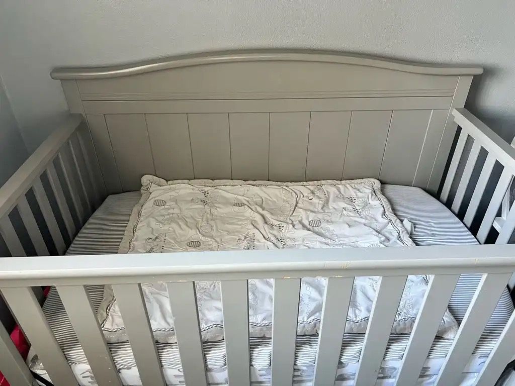Baby Crib With Changing Table