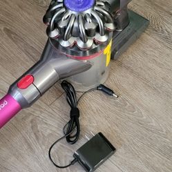 Dyson V8 Vacuum 