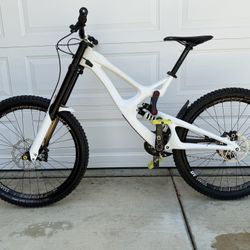 Intense M16 Carbon Fiber Beast, Med