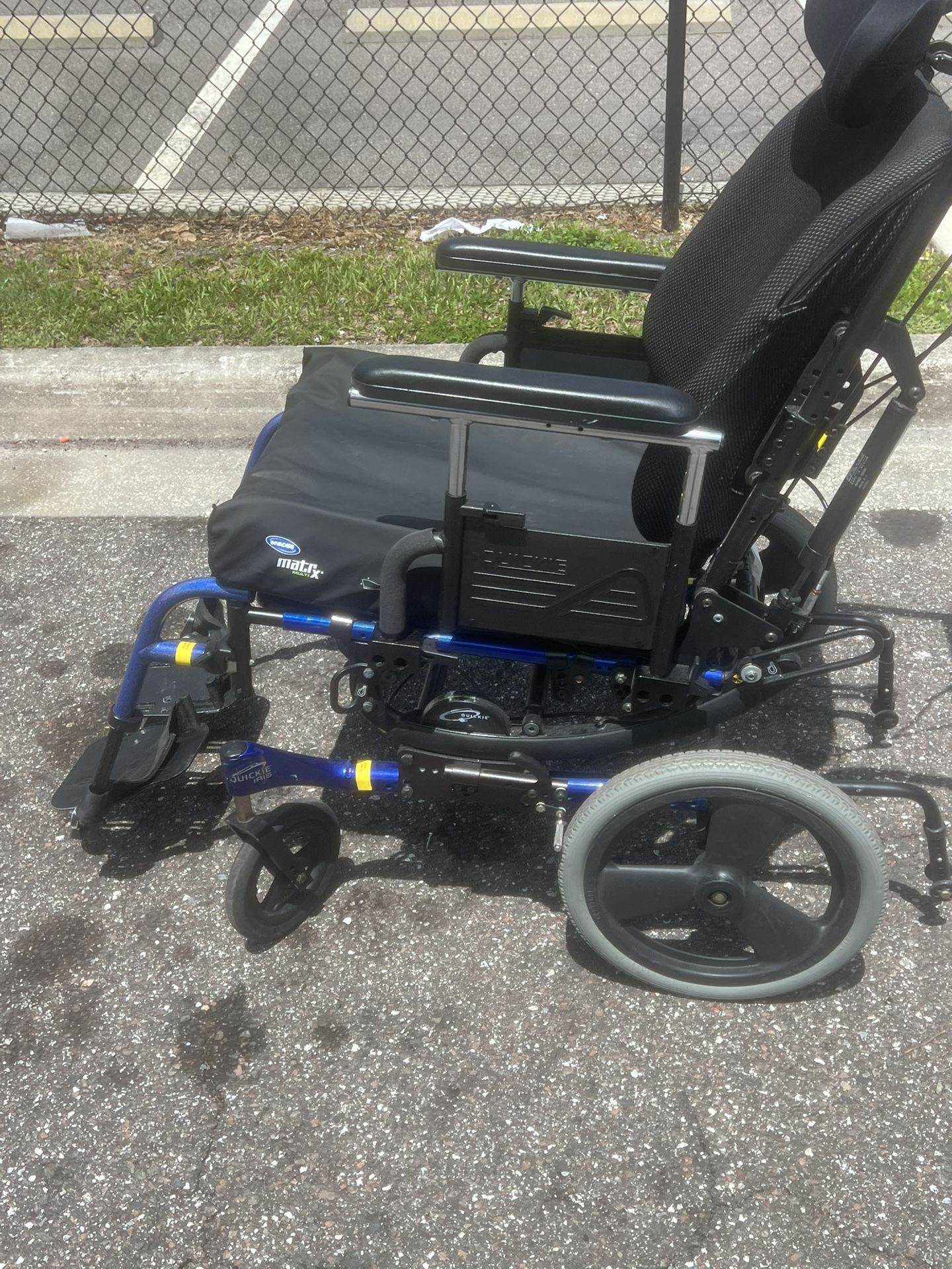 Quickie Iris Tilt In Space modular adjustable Wheelchair. Used in good condition with minor cosmetic blemishes. These blemishes are in the form of scr