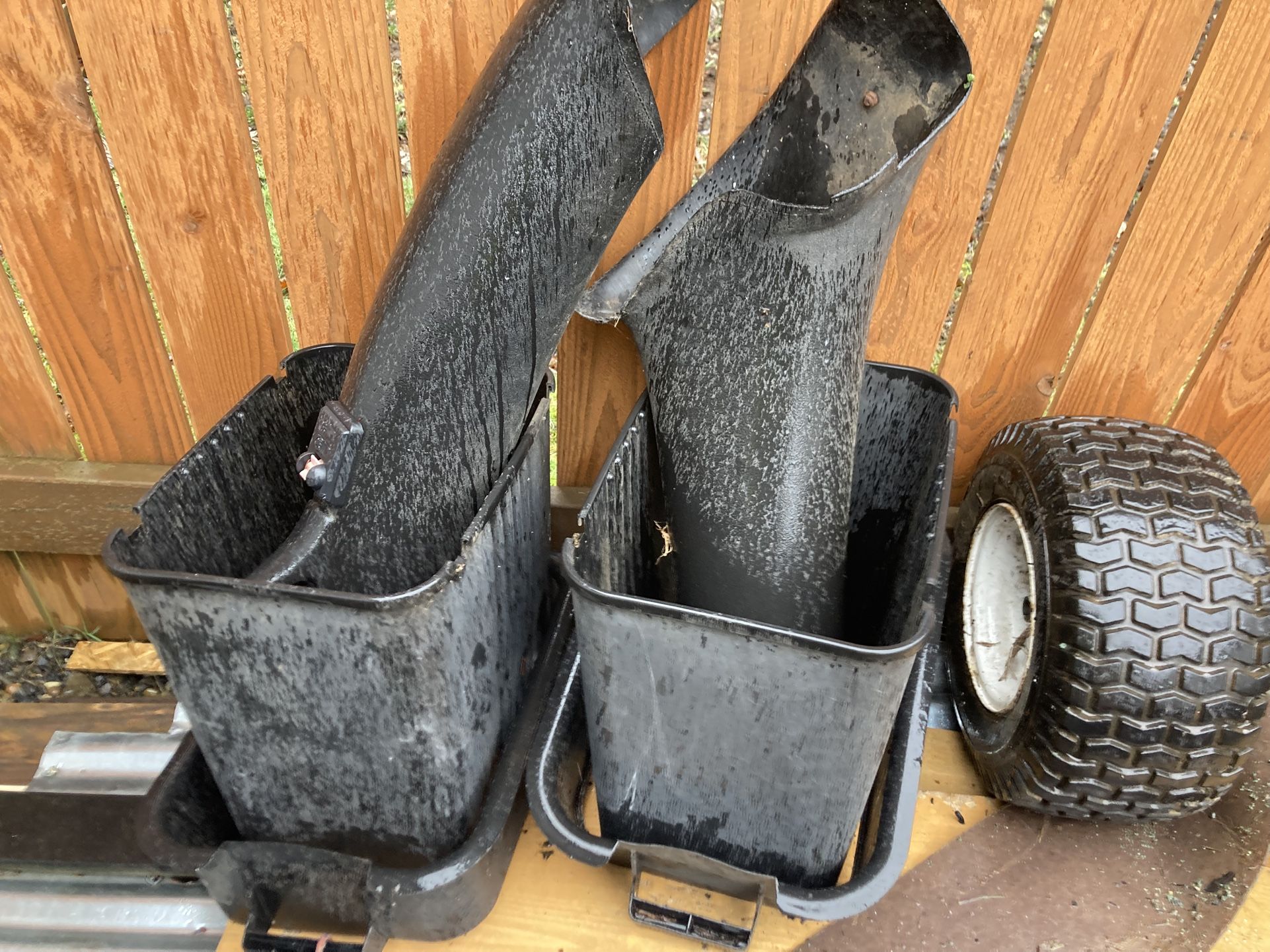 Craftsman LT1000 Spare Tire & Double Bagger Catcher NO MOWER Or Attachment bracket