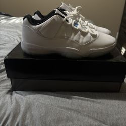 Air Jordan 11 Low - White/Black - Size 9.5