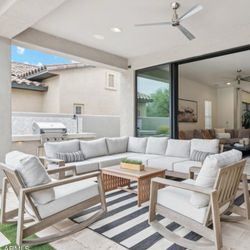 Outdoor Patio Set In Great Condition! 