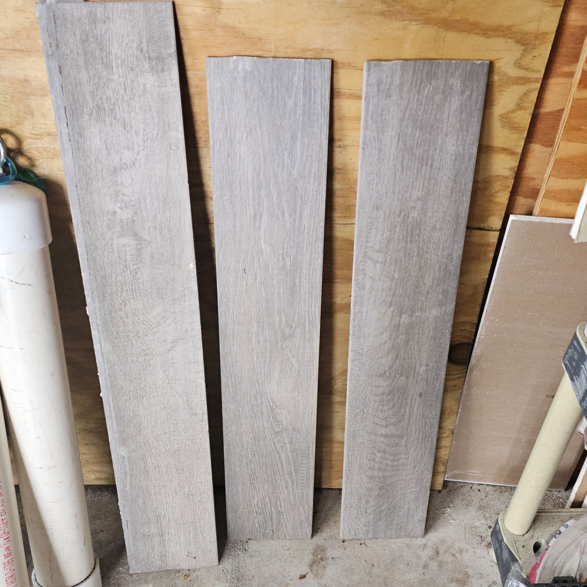 Floor tile