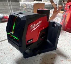 M12 12-Volt Lithium-Ion Cordless Green 125 ft. Cross Line and Plumb Points Laser Level ( Tool-Only)