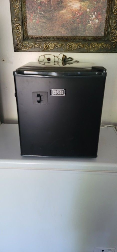 Mini Fridge Black and Decker