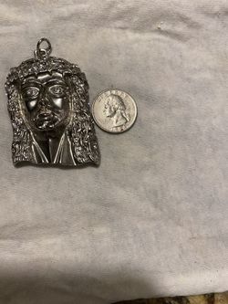 Chain pendant Jesus Christ image.