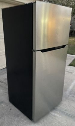Insignia Stainless Steel Refrigerator 15.1 Cu Ft