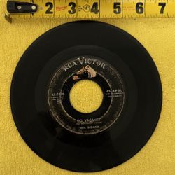 7-inch, 45 RPM vinyl single of Neil Sedaka's "The Diary" on the RCA Victor label. 
