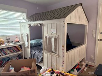 Kids bed house