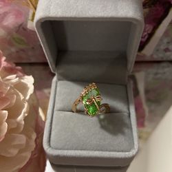Beautiful! Peridot Green Stone Ring With Dragon Fly