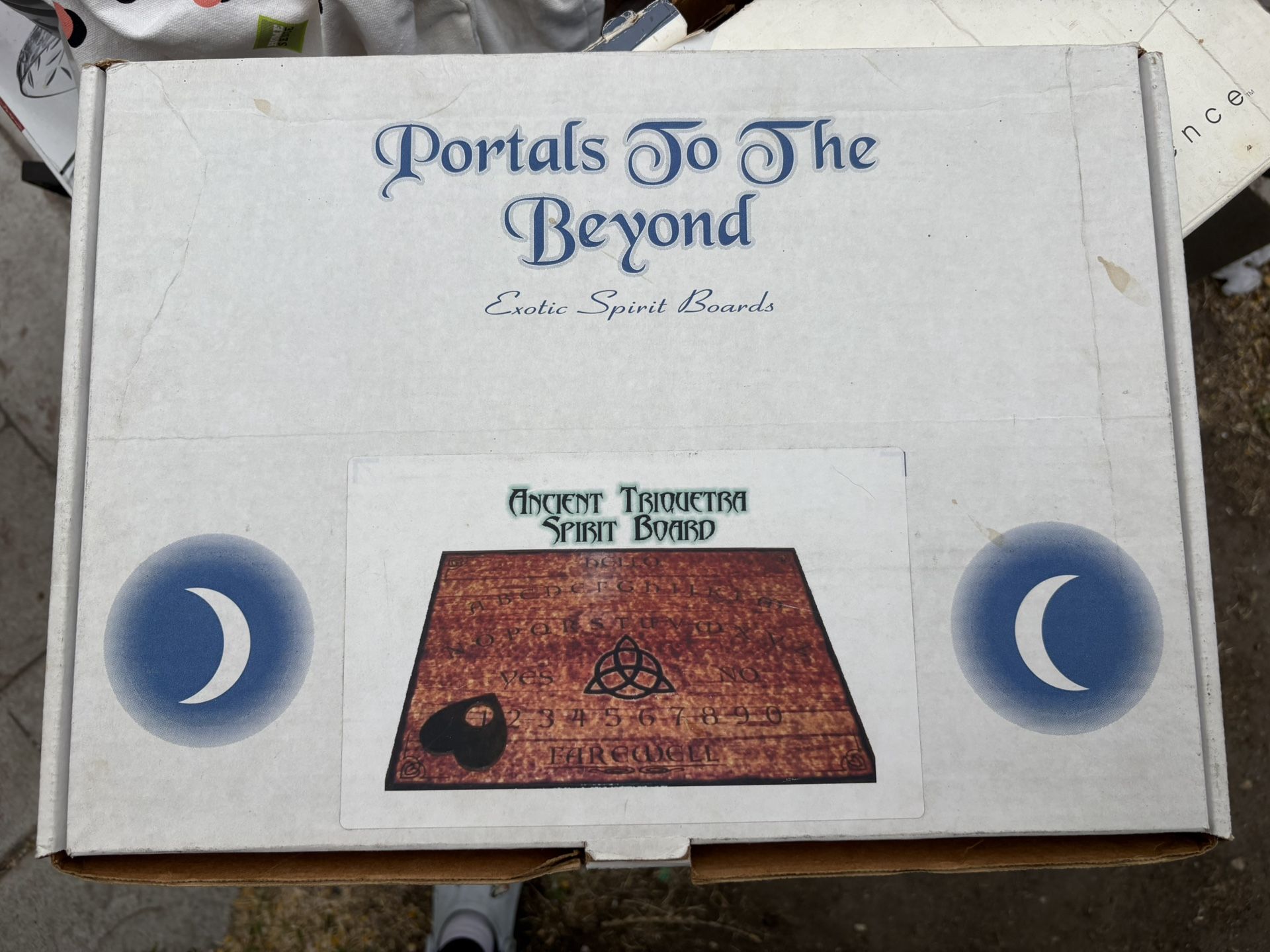 Ouija board/spirit board