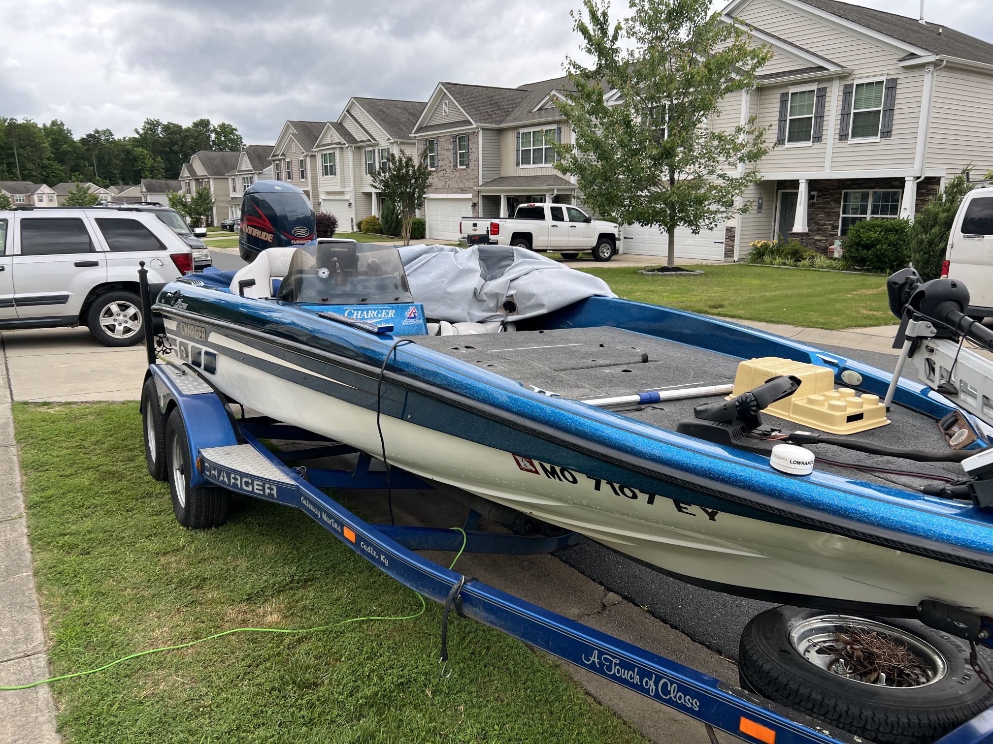 2000 Charger foxfire 395 Bass boat