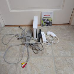 Complete Working Nintendo Wii With Four Games