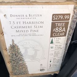 New & Used Christmas Xmas Stuff Over 100 + Items Different Stuff More Than Pictures Snapped Worth $500  All For Only 