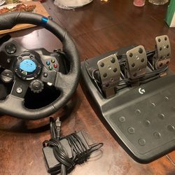 Selling my Logitech G923 it’s in very good condition and works extremely well