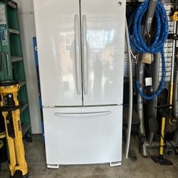 Refrigerator GE White