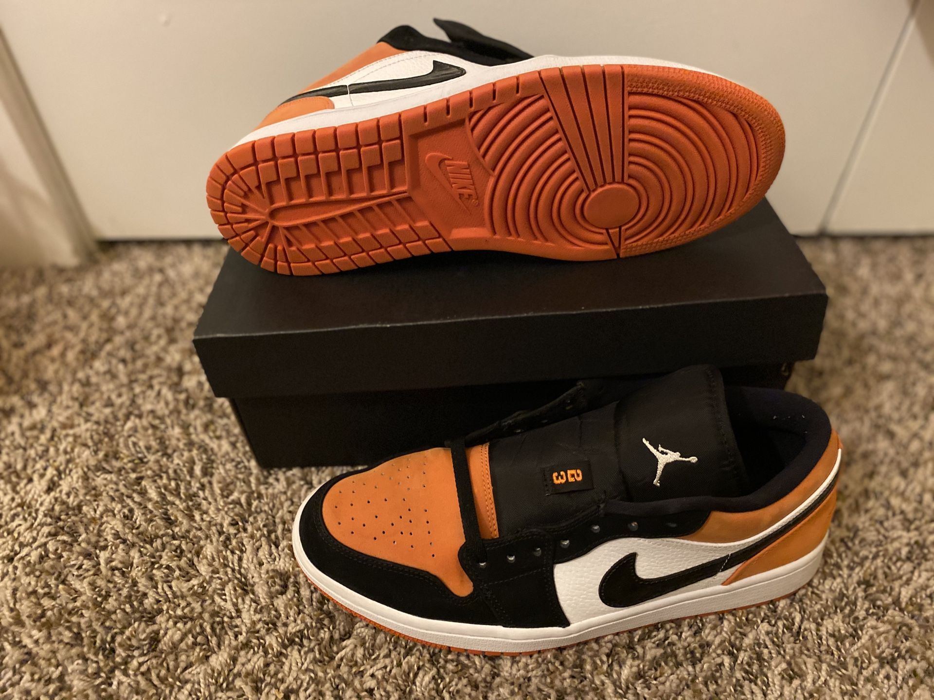 JORDAN 1 LOW SHATTERED BACKBOARD
