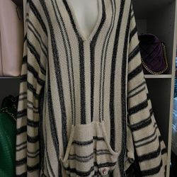 Women’s Buccees Poncho Hoodie Pullover XL 