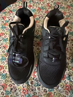 Skechers size 5 1/2 new