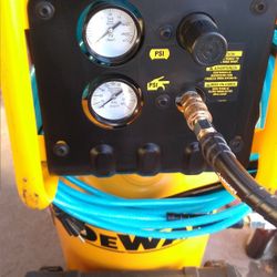DEWALT COMPRESSOR 15 GALLONS WITH HOSE AND FINISH NAILER GUN 