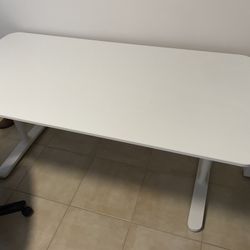 IKEA BEKANT Desk 