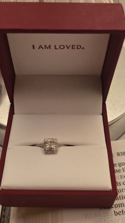 Ladies white gold / diamonds size 6