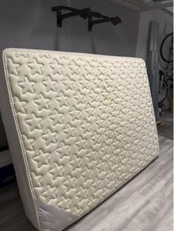 Free queen box spring (mattress & split base)